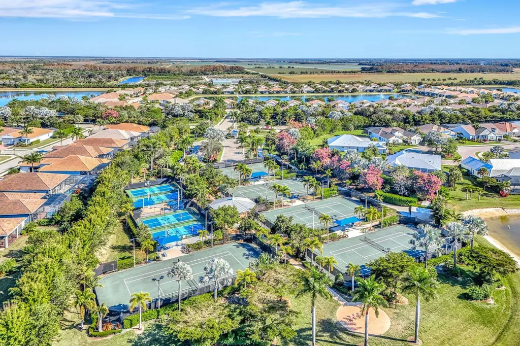 14863 Edgewater Circle Naples FL 34114