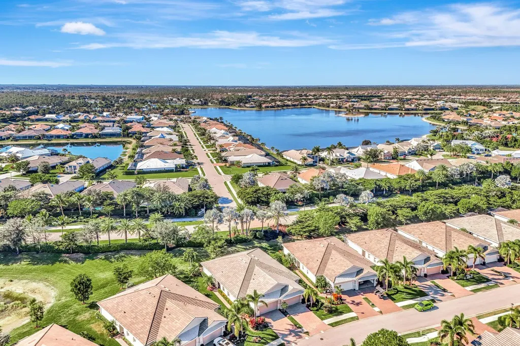 14863 Edgewater Circle Naples FL 34114