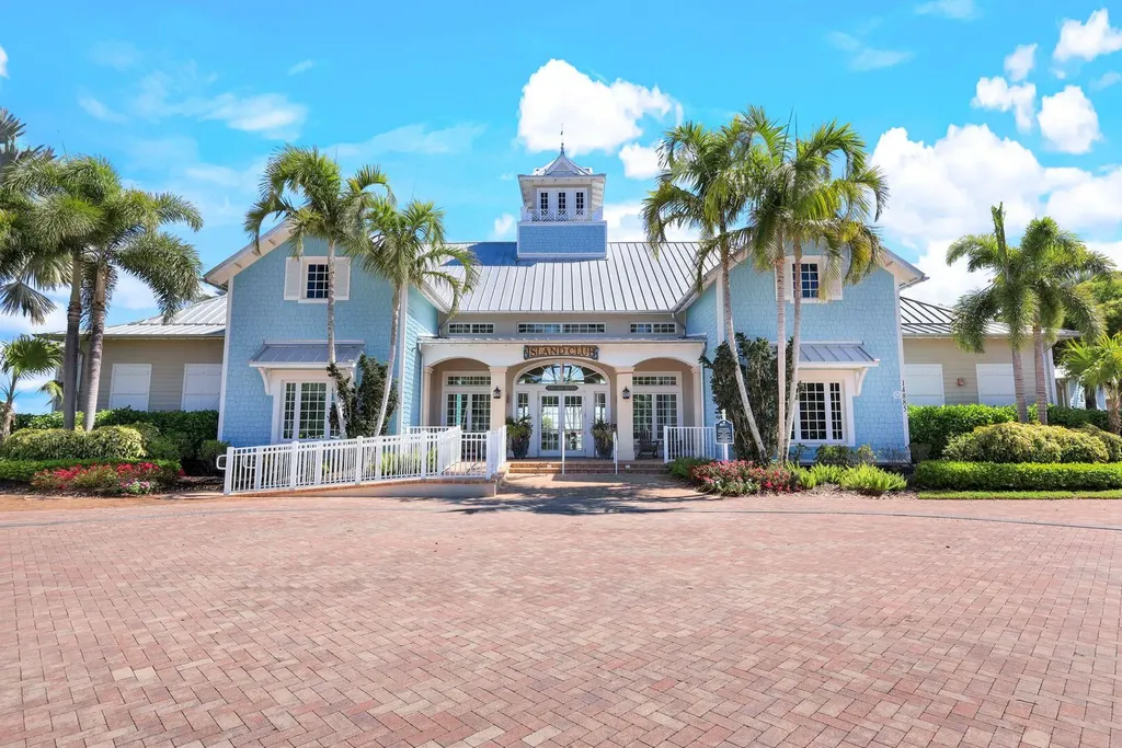 14863 Edgewater Circle Naples FL 34114