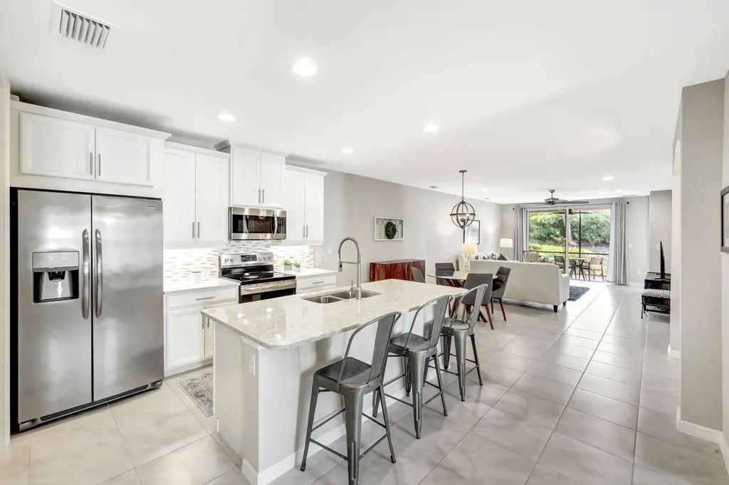 14863 Edgewater Circle Naples FL 34114