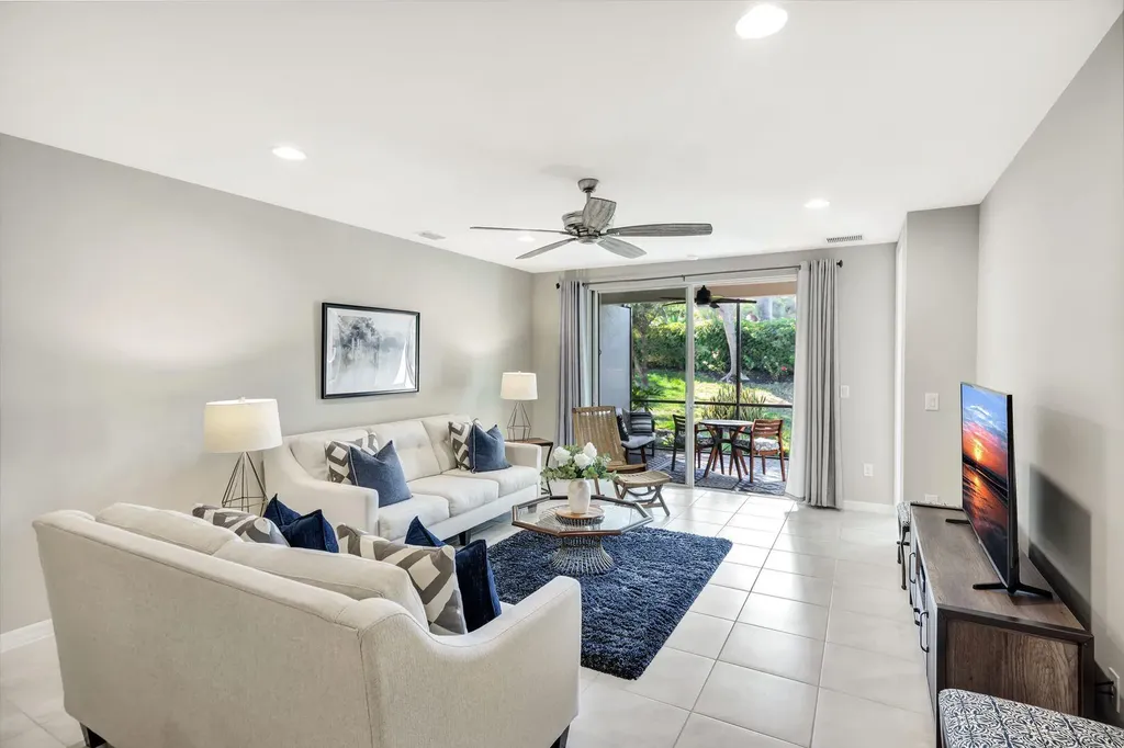 14863 Edgewater Circle Naples FL 34114