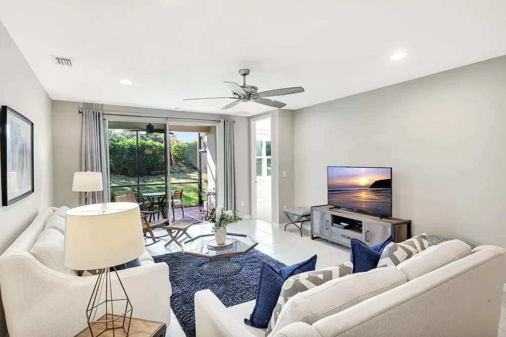 14863 Edgewater Circle Naples FL 34114