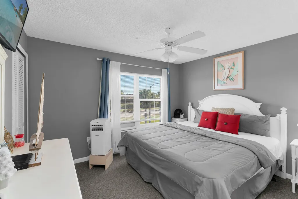 46 Via Marco Marco Island FL 34145