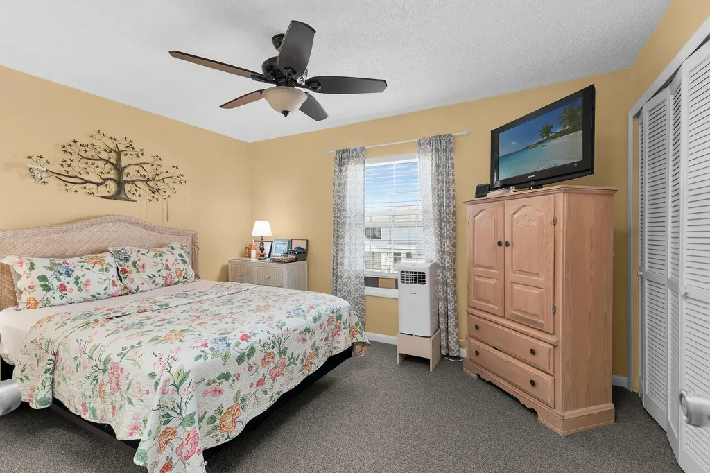 46 Via Marco Marco Island FL 34145