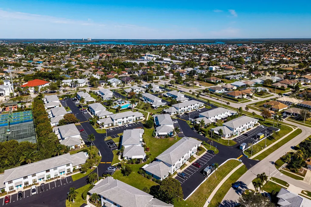 46 Via Marco Marco Island FL 34145