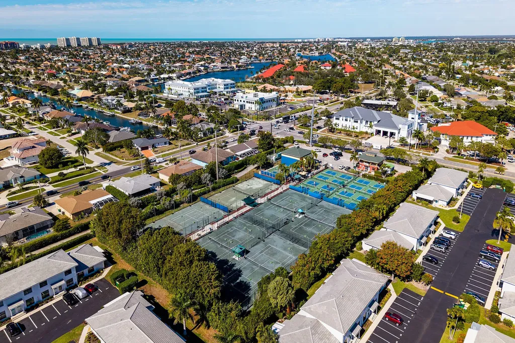 46 Via Marco Marco Island FL 34145