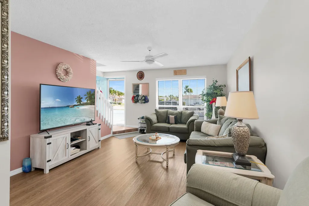 46 Via Marco Marco Island FL 34145