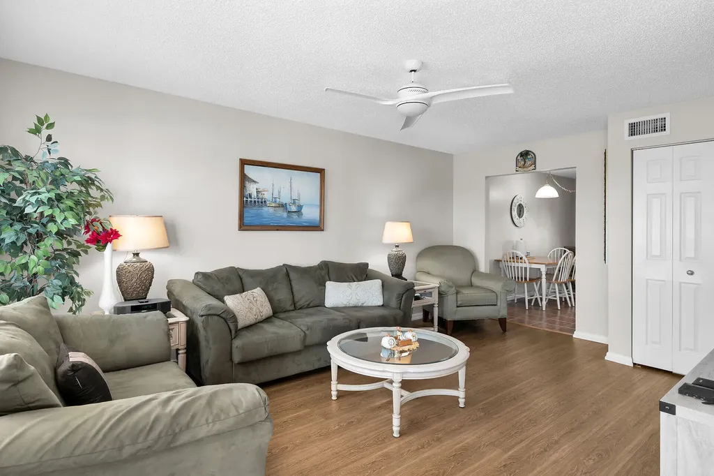 46 Via Marco Marco Island FL 34145