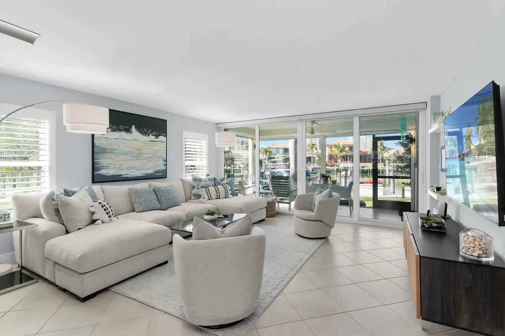 880 Huron Marco Island FL 34145