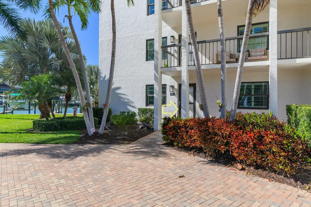 880 Huron Marco Island FL 34145