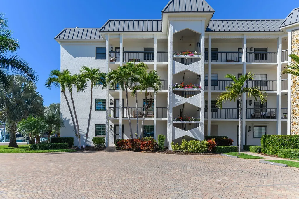 880 Huron Marco Island FL 34145