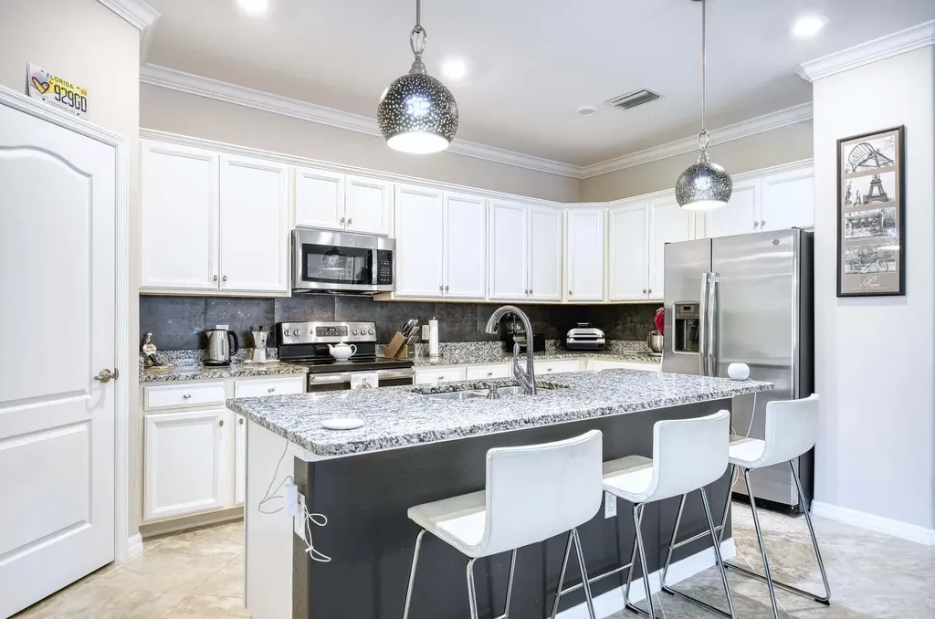 1608 Vizcaya Lane Naples FL 34113