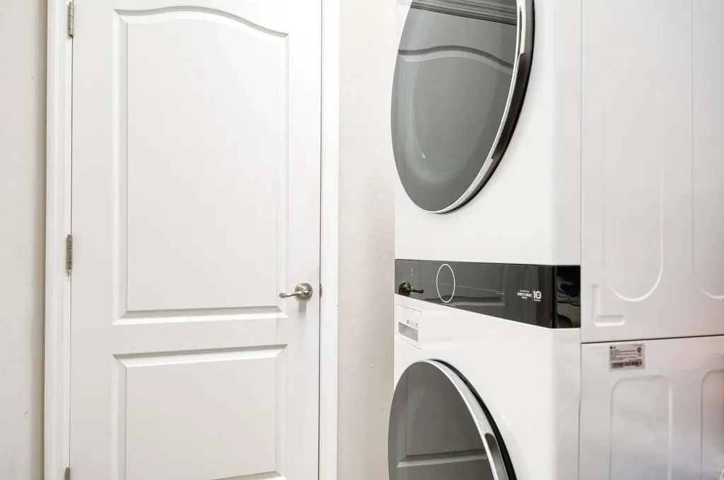 1608 Vizcaya Lane Naples FL 34113