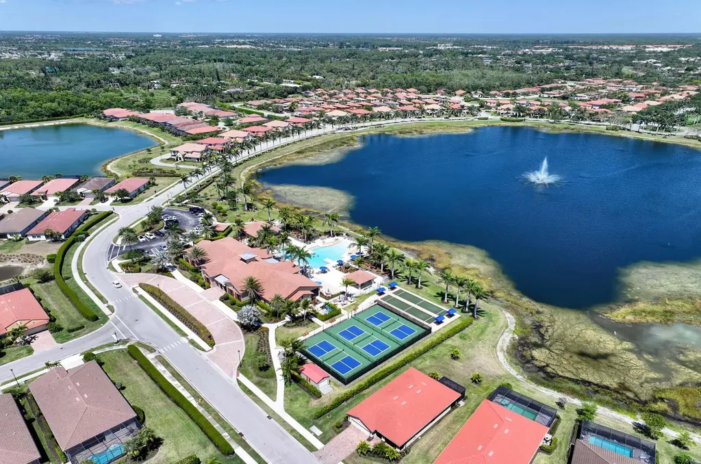 1608 Vizcaya Lane Naples FL 34113