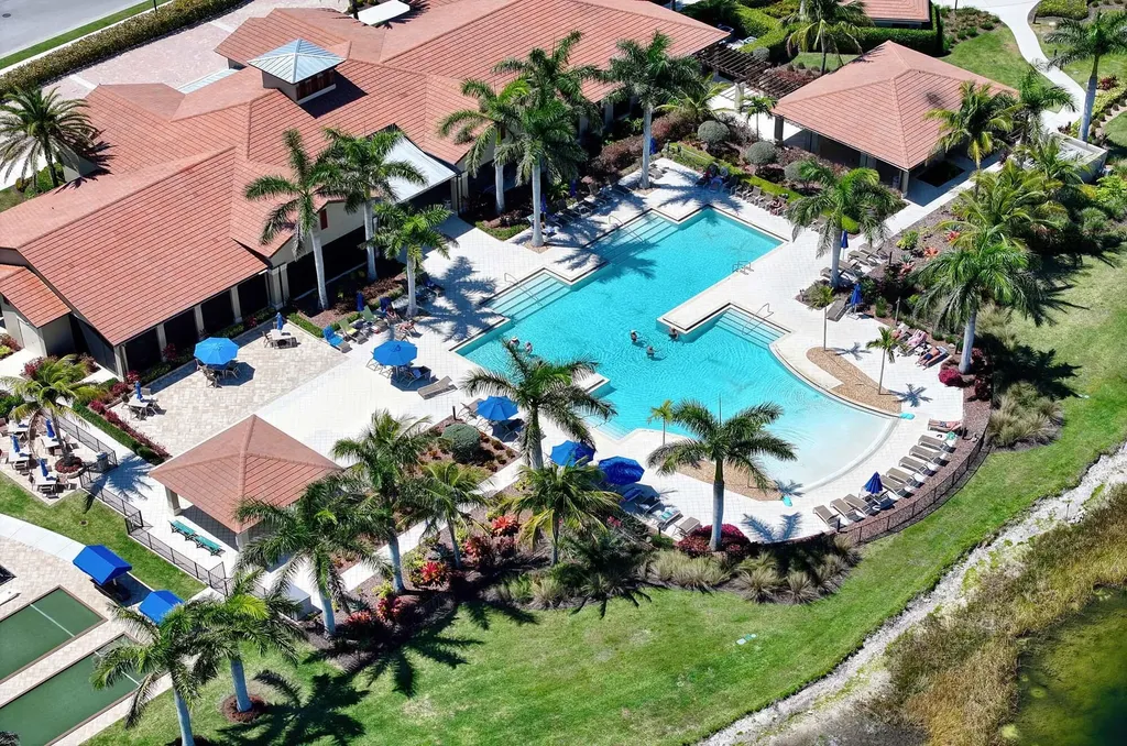 1608 Vizcaya Lane Naples FL 34113