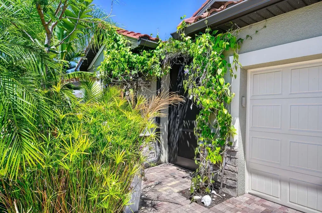 1608 Vizcaya Lane Naples FL 34113