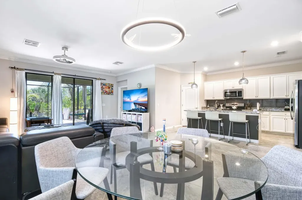 1608 Vizcaya Lane Naples FL 34113