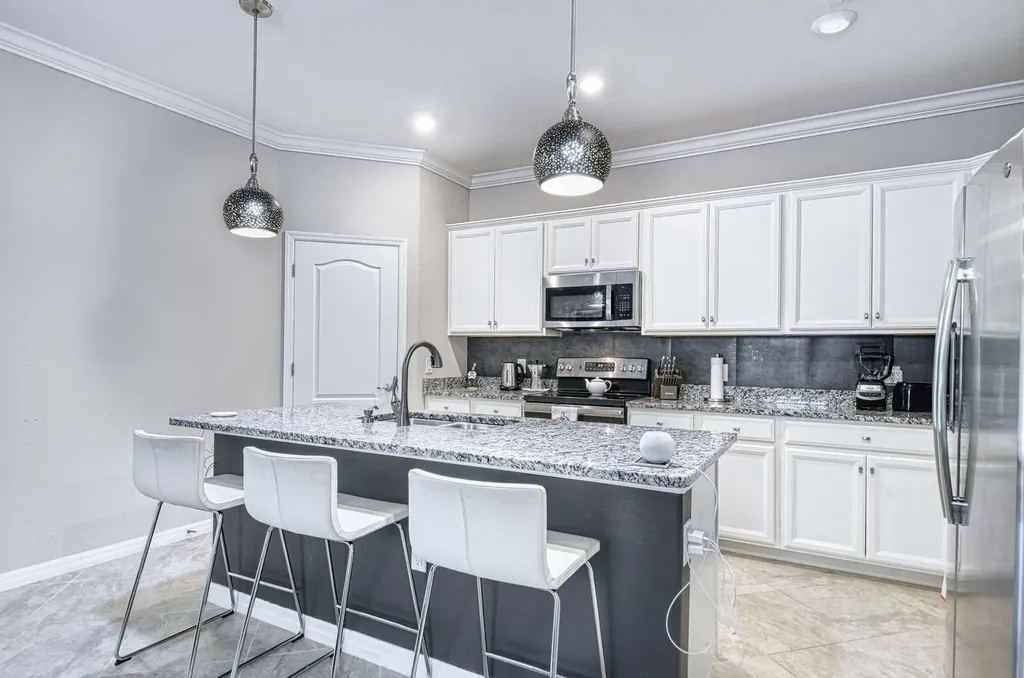 1608 Vizcaya Lane Naples FL 34113