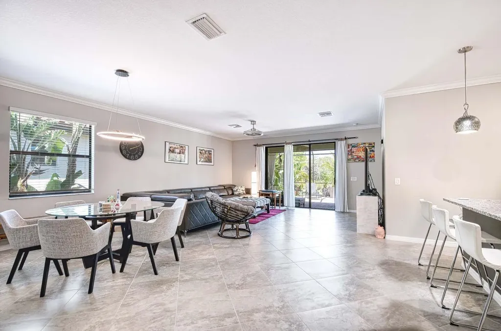 1608 Vizcaya Lane Naples FL 34113