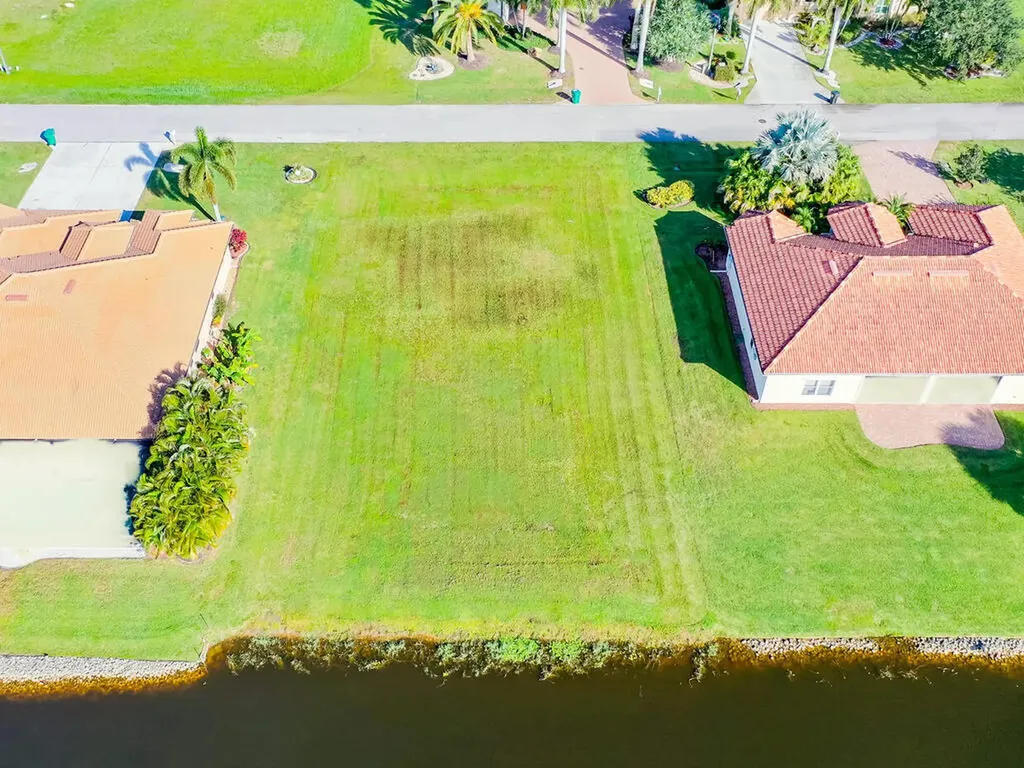 18499 Royal Hammock Naples FL 34114