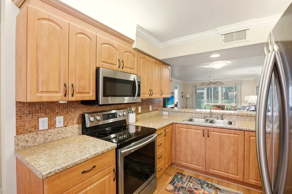 289 Robin Hood Circle Naples FL 34104