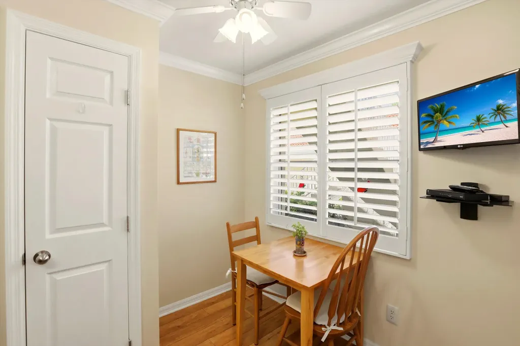 289 Robin Hood Circle Naples FL 34104