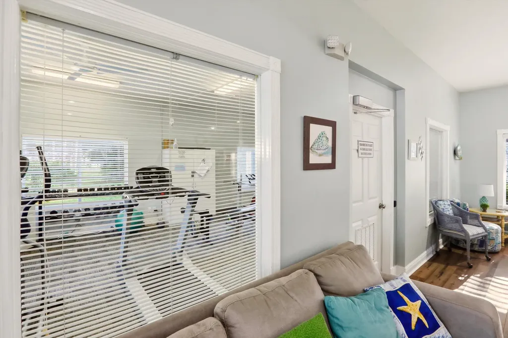 289 Robin Hood Circle Naples FL 34104