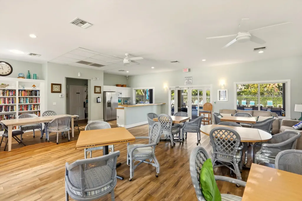 289 Robin Hood Circle Naples FL 34104