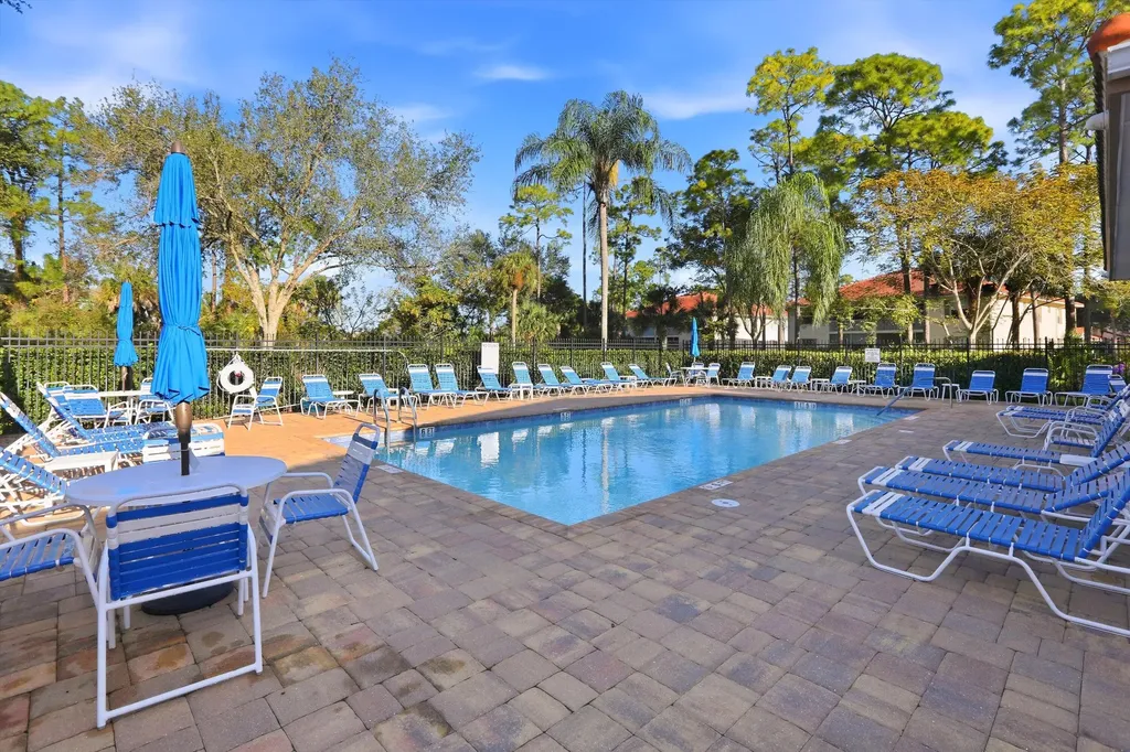 289 Robin Hood Circle Naples FL 34104