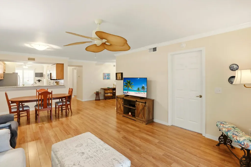 289 Robin Hood Circle Naples FL 34104