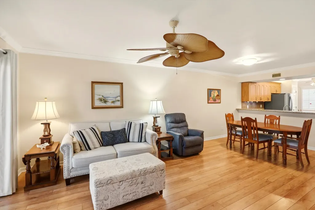 289 Robin Hood Circle Naples FL 34104