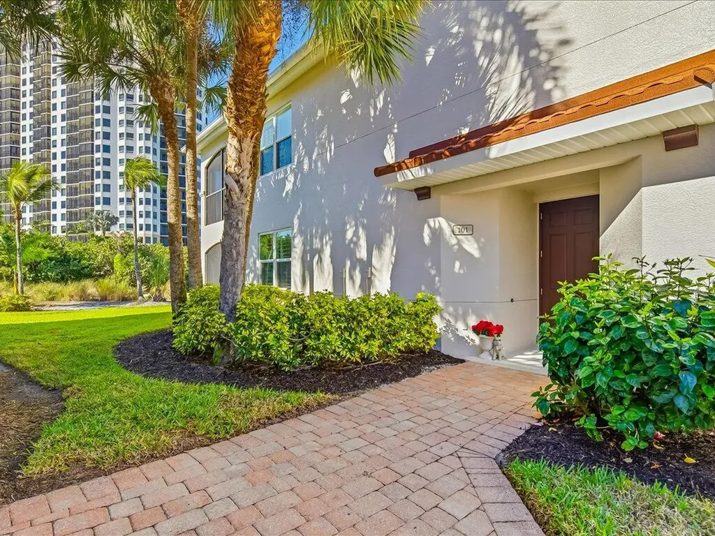 1281 Rialto Way Naples FL 34114