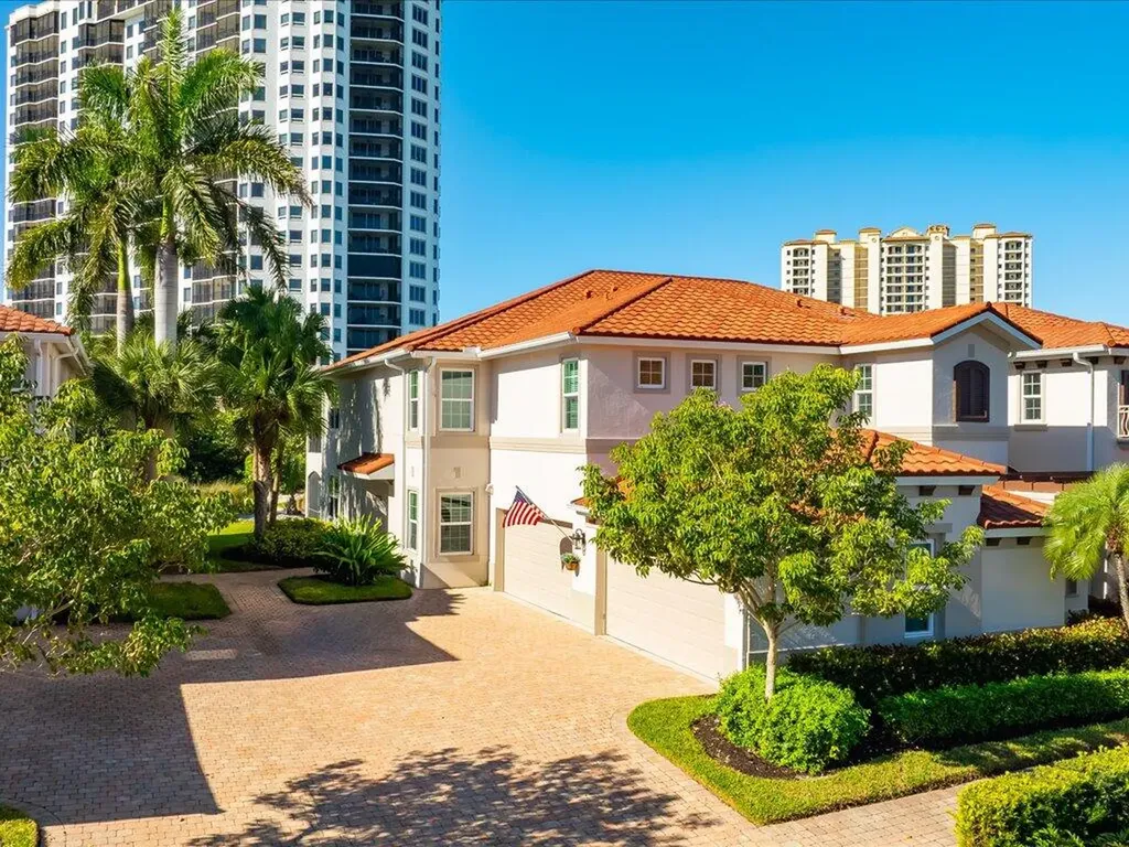 1281 Rialto Way Naples FL 34114