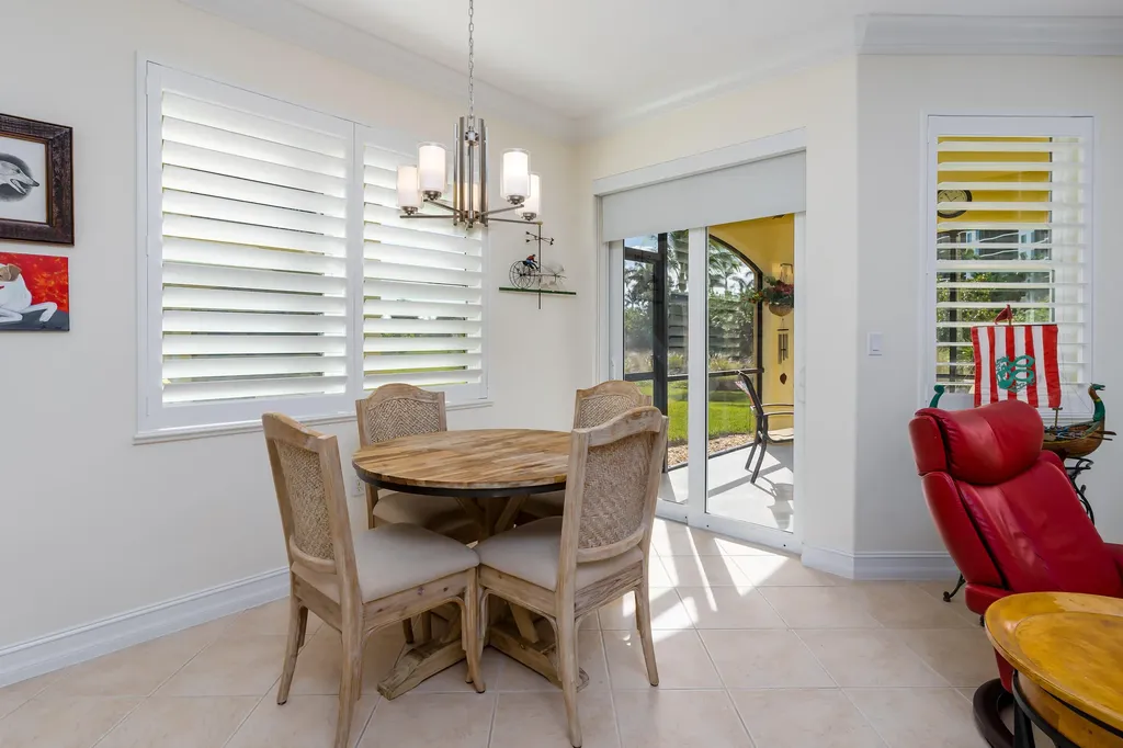 1281 Rialto Way Naples FL 34114