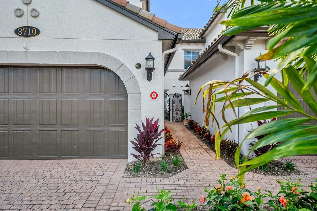 3710 Montreux Lane Naples FL 34114