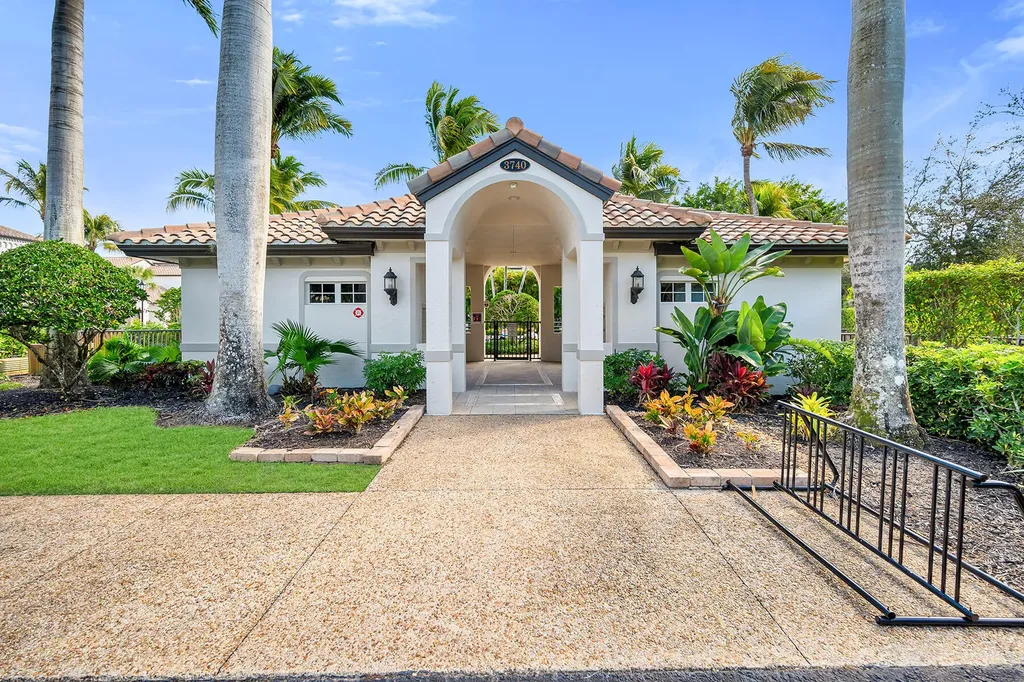 3710 Montreux Lane Naples FL 34114