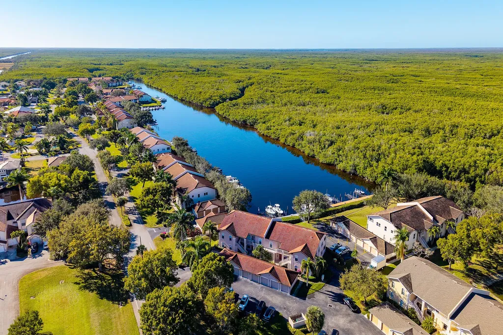 278 Newport Drive Naples FL 34114