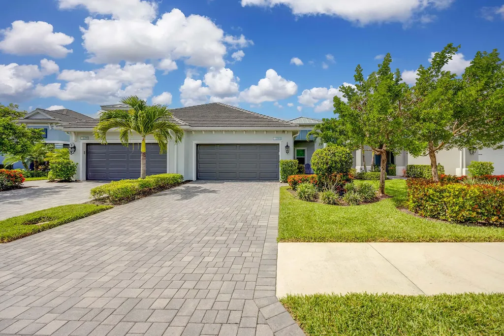 2303 Marquesa Circle Naples FL 34112