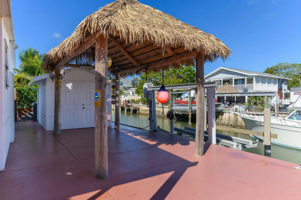 639 Palm Avenue Goodland FL 34140