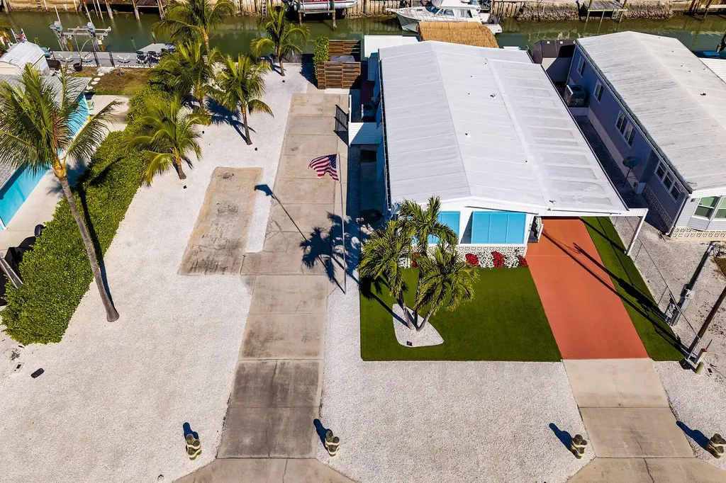 639 Palm Avenue Goodland FL 34140