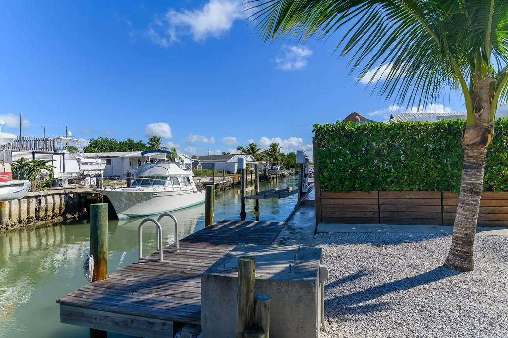 639 Palm Avenue Goodland FL 34140