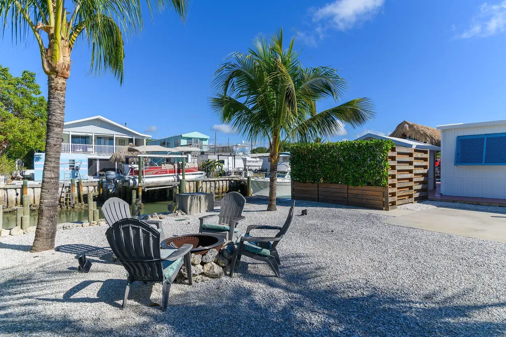 639 Palm Avenue Goodland FL 34140