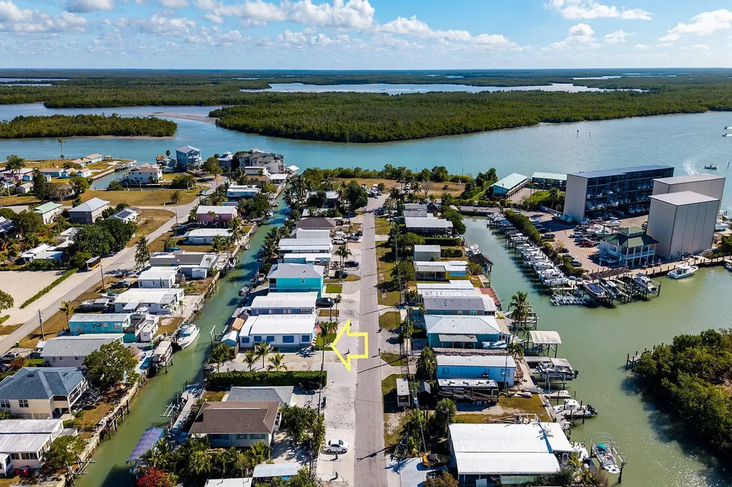 639 Palm Avenue Goodland FL 34140