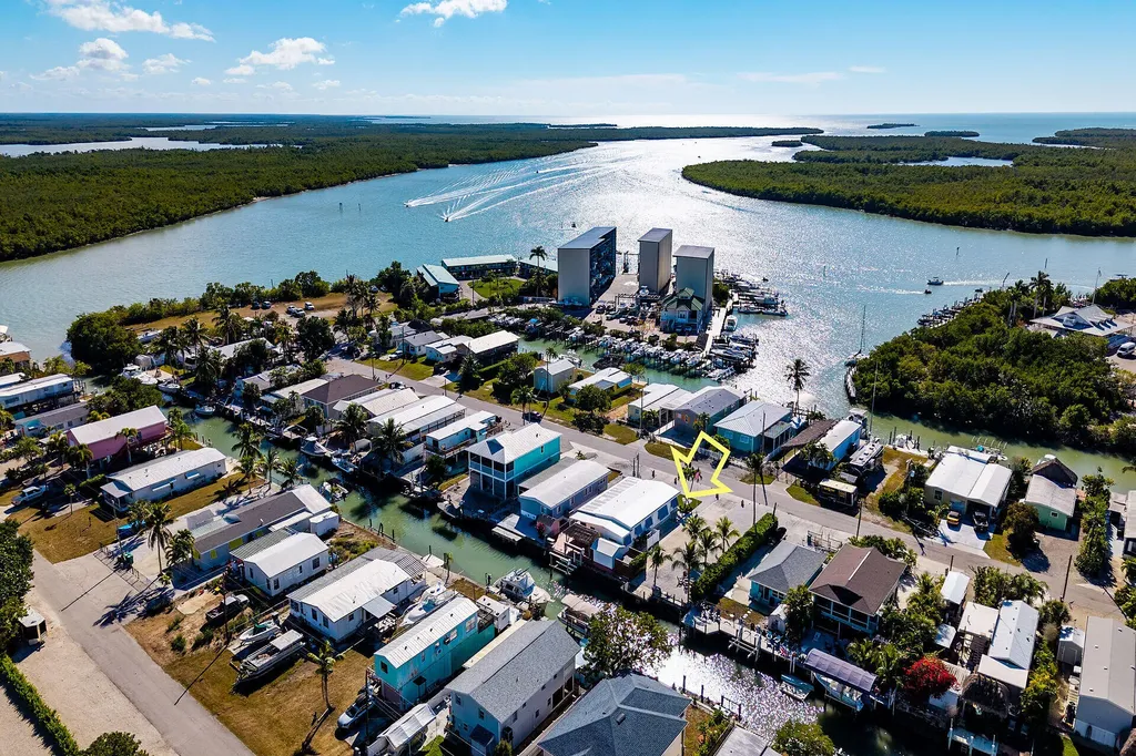 639 Palm Avenue Goodland FL 34140