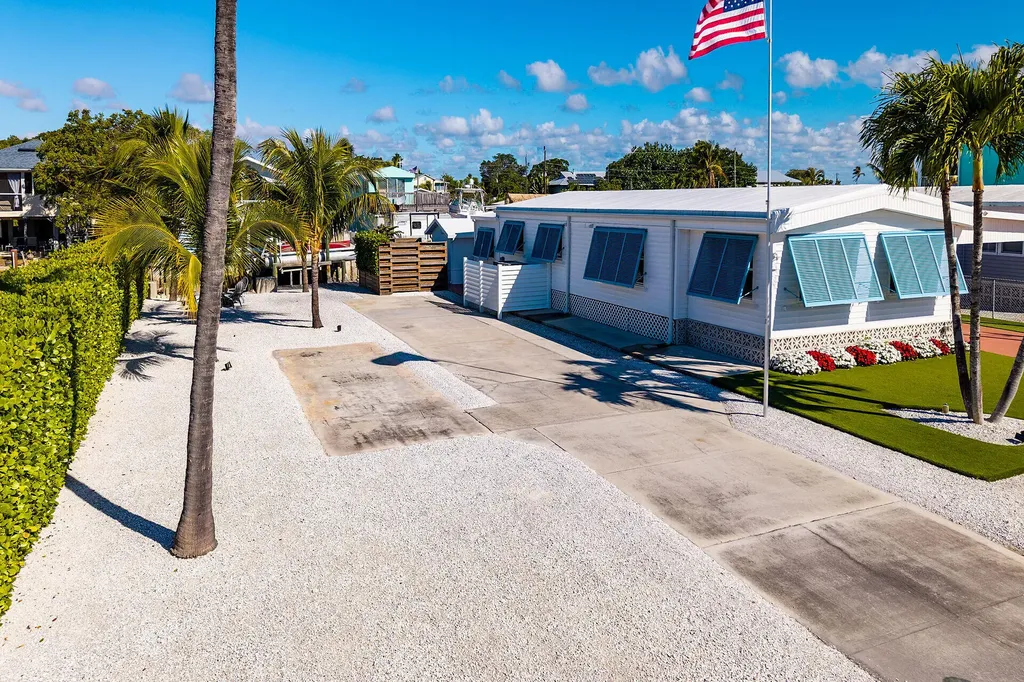 639 Palm Avenue Goodland FL 34140