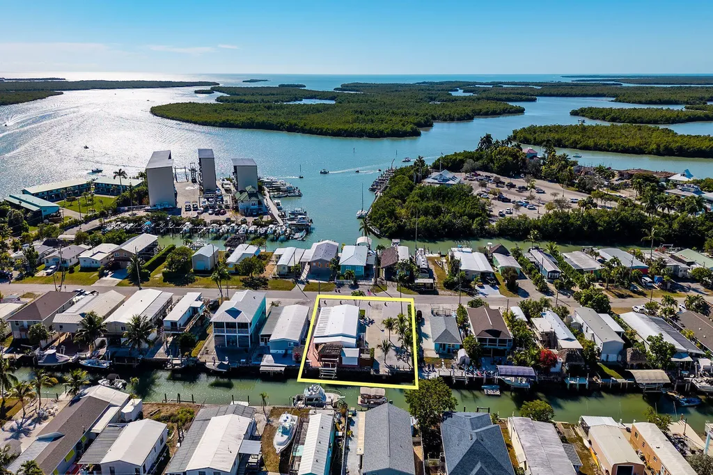 639 Palm Avenue Goodland FL 34140