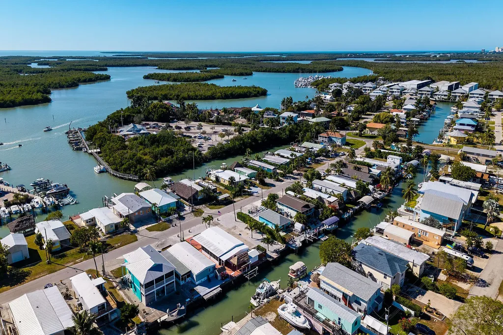 639 Palm Avenue Goodland FL 34140