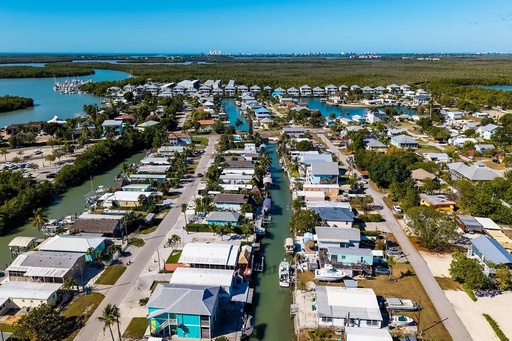 639 Palm Avenue Goodland FL 34140