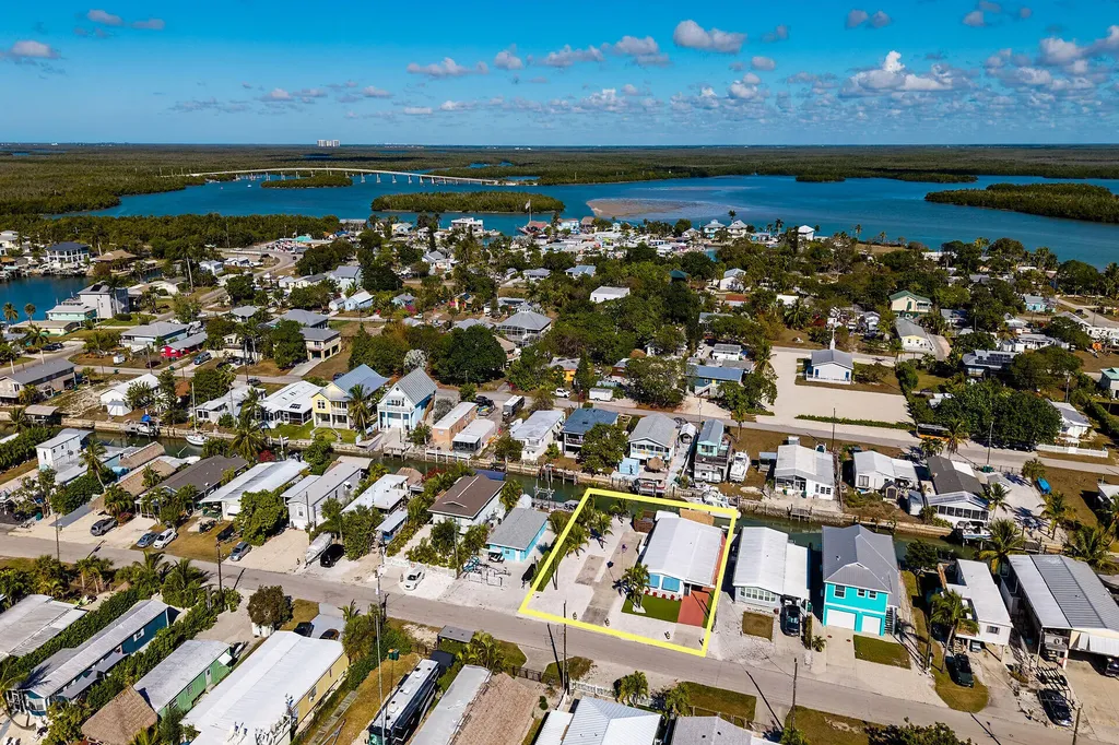 639 Palm Avenue Goodland FL 34140