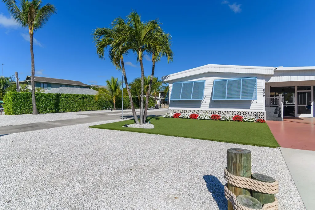 639 Palm Avenue Goodland FL 34140